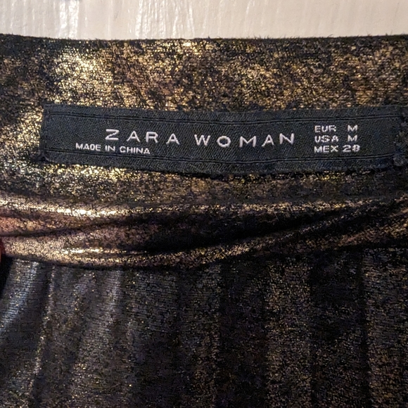 Platted Metallic Skirt - Picture 4 of 4